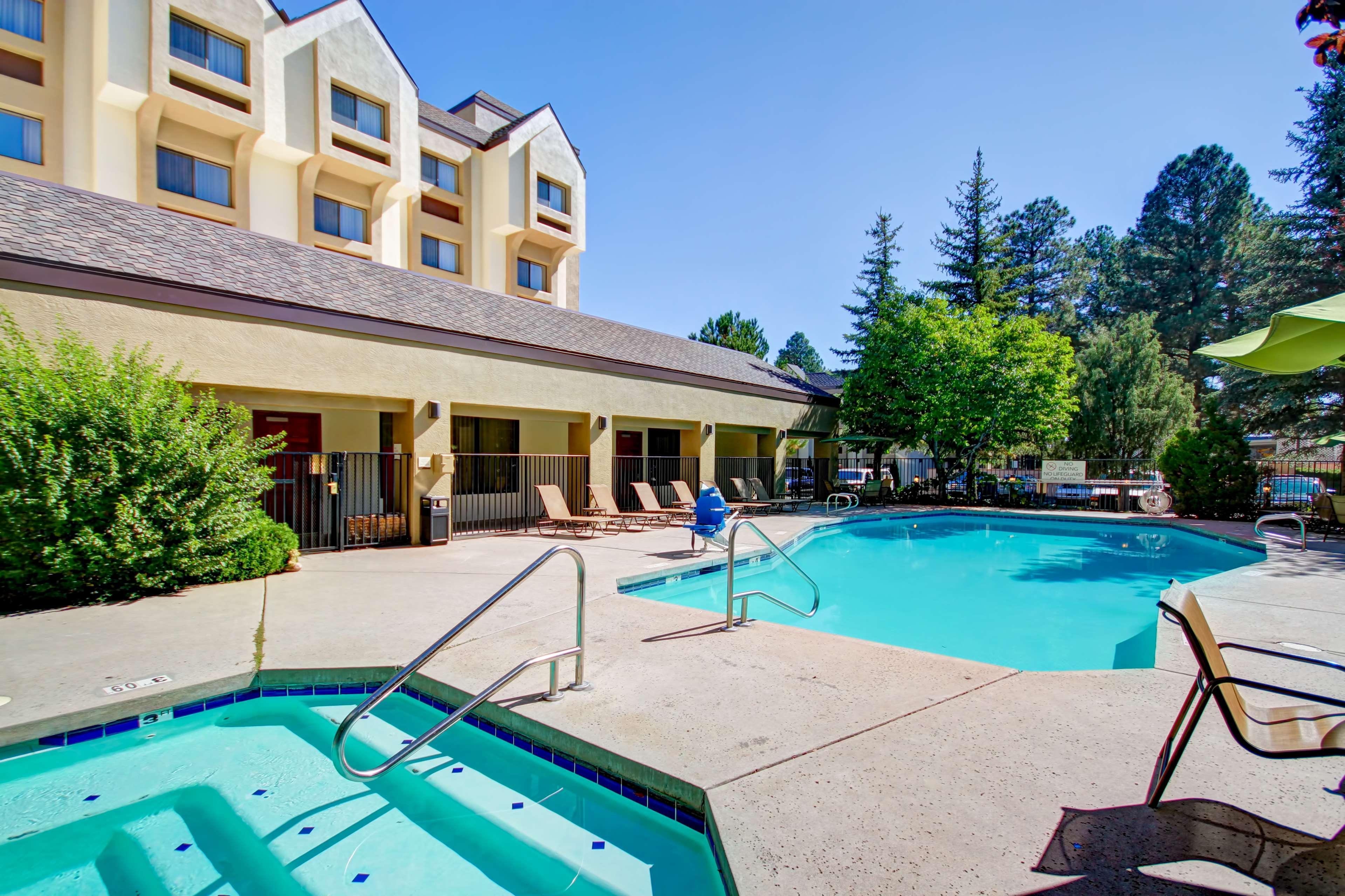 Doubletree By Hilton Hotel Флагстафф Экстерьер фото